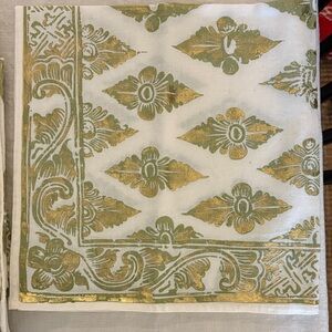 Juliska Linen and Cotton Napkins with Gild pattern. Set of 8.